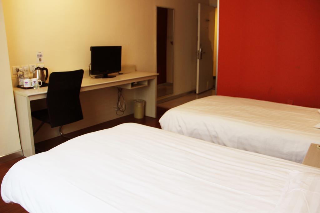 Hanting Express Hangzhou East Railway Station North Qiutao Road Room photo